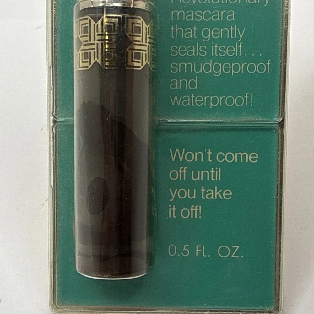 Aziza eyes mascara